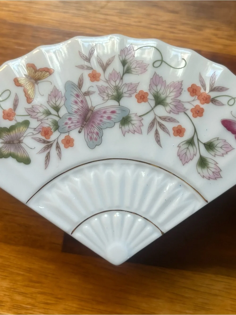 1980 Avon Porcelain “Butterfly Fantasy” trinket box Vintage